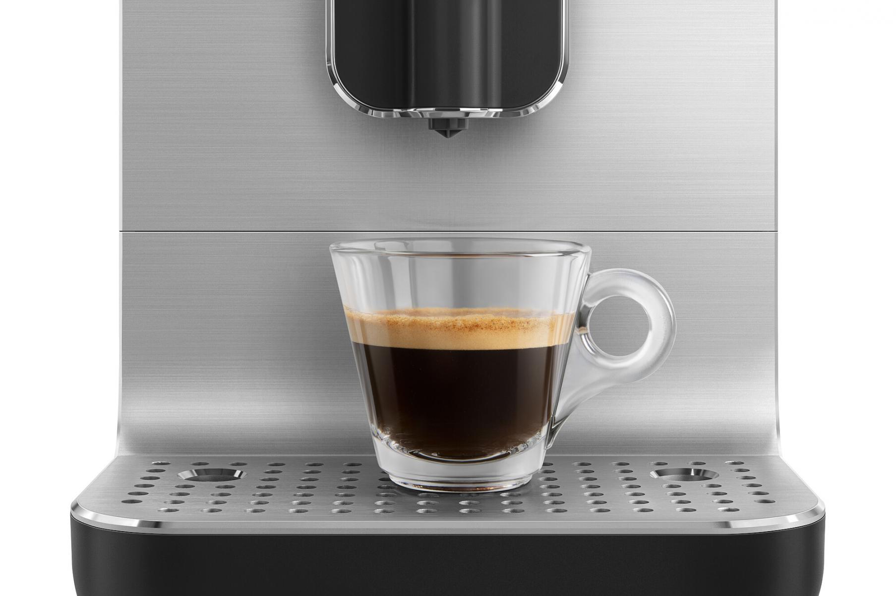 Smeg BCC11BLMEU Kaffeevollautomat schwarz Collezione Jubiläumsaktion - 60 Monate Geräteschutz