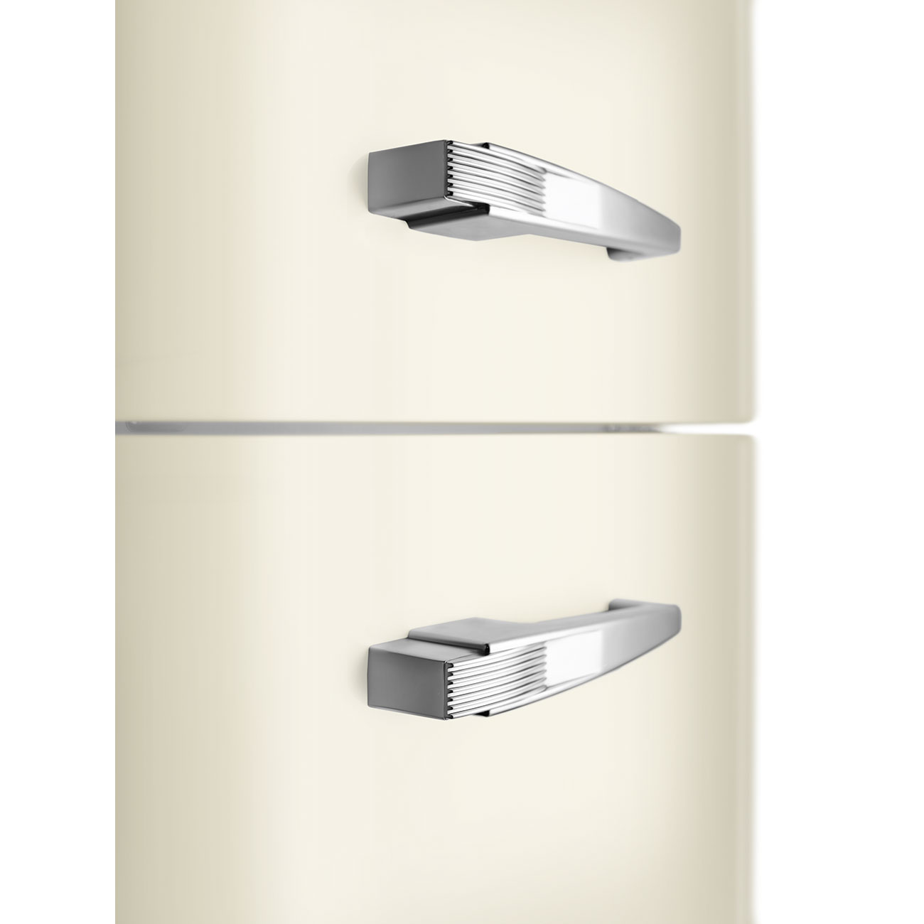 Smeg FAB30RCR5 Kühl-/Gefrierkombination Rechtsanschlag creme 50s Style, EEK: D