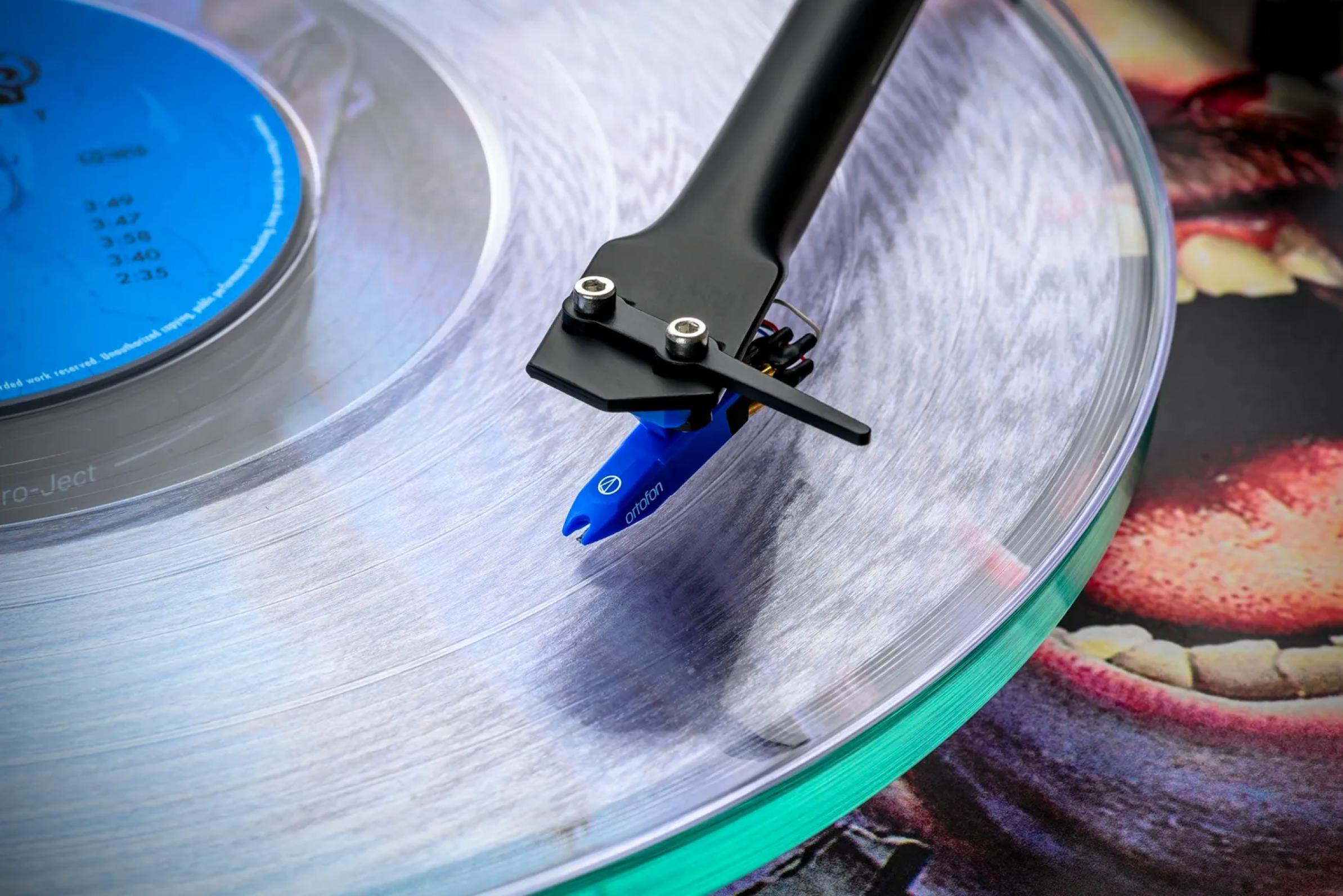 Pro-Ject Scorpions Turntable Blau