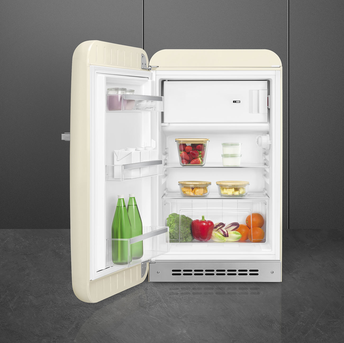 Smeg FAB10LCR6 Stand-Kühlschrank Linksanschlag Creme 50`s Style 2026 Modell, EEK: D