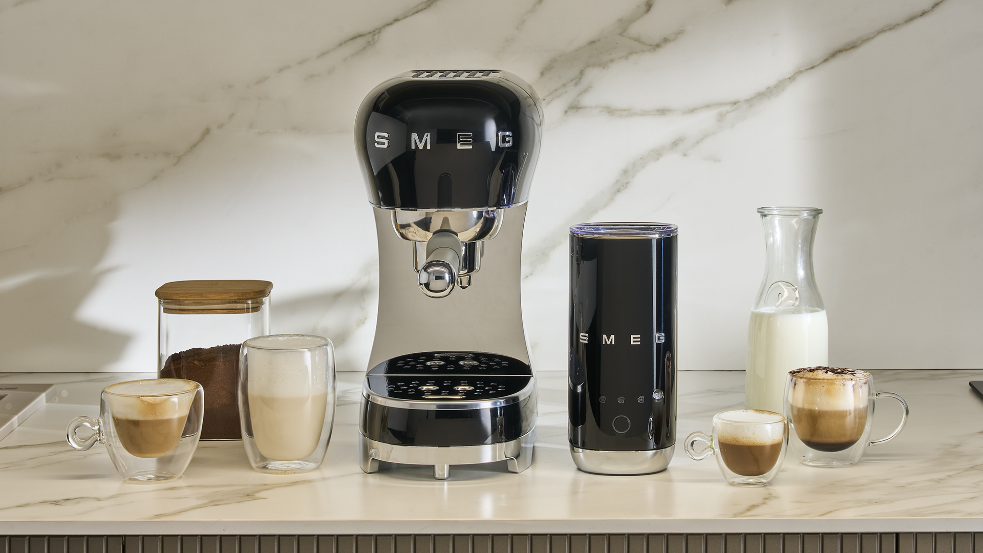 Smeg ECF12BLEU Bundle ECF00 + Milchaufschäumer MFF02 Schwarz 50`s Style