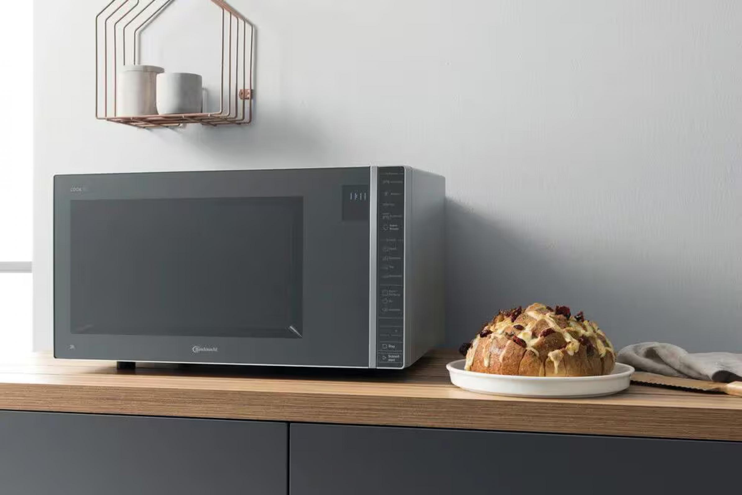 Bauknecht MW 304 Kombination Grill und Mikrowelle 900W, 30L Garraum Aussteller