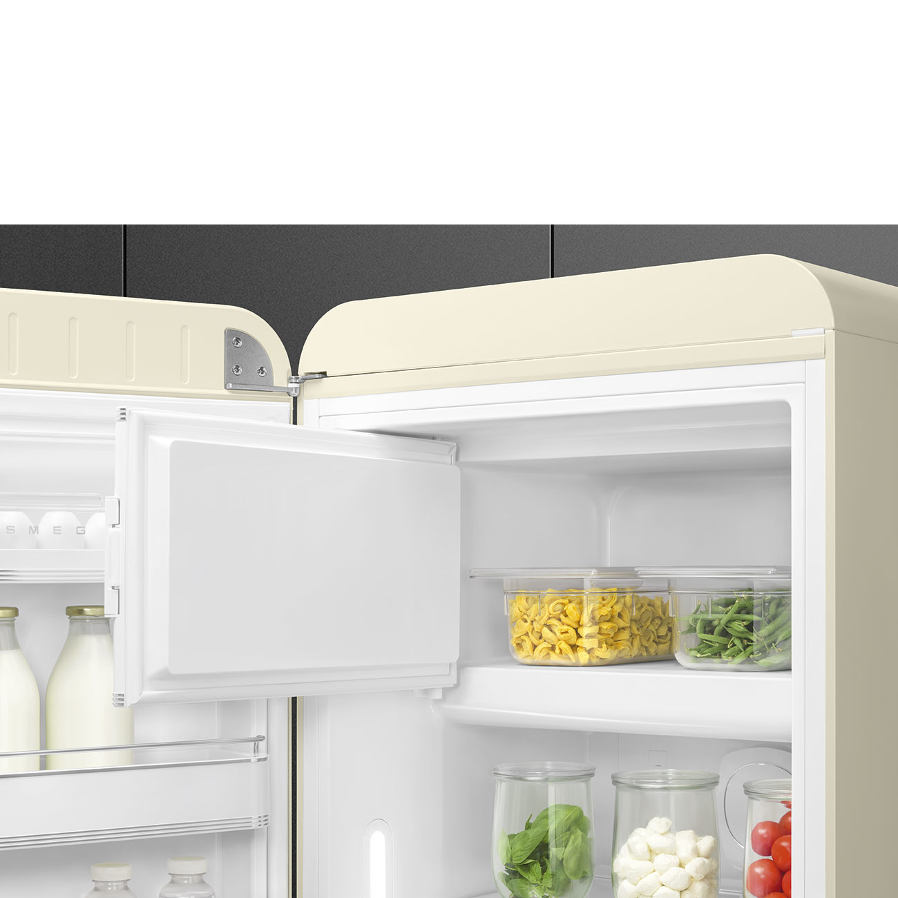 Smeg FAB28LCR5 Kühlschrank Linksanschlag Creme 50`s Style, EEK: D