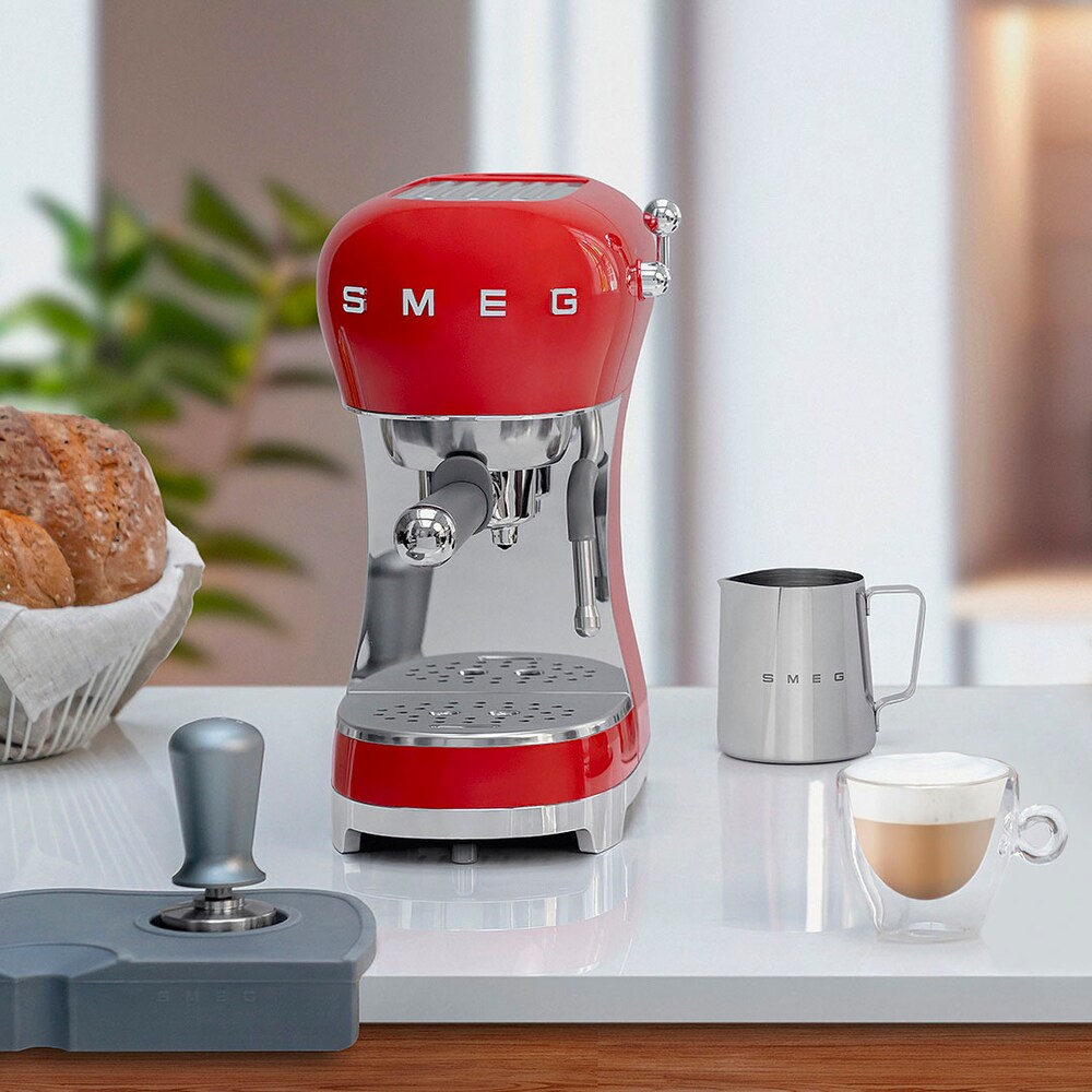 Smeg ECF02RDEU Kaffeemaschine