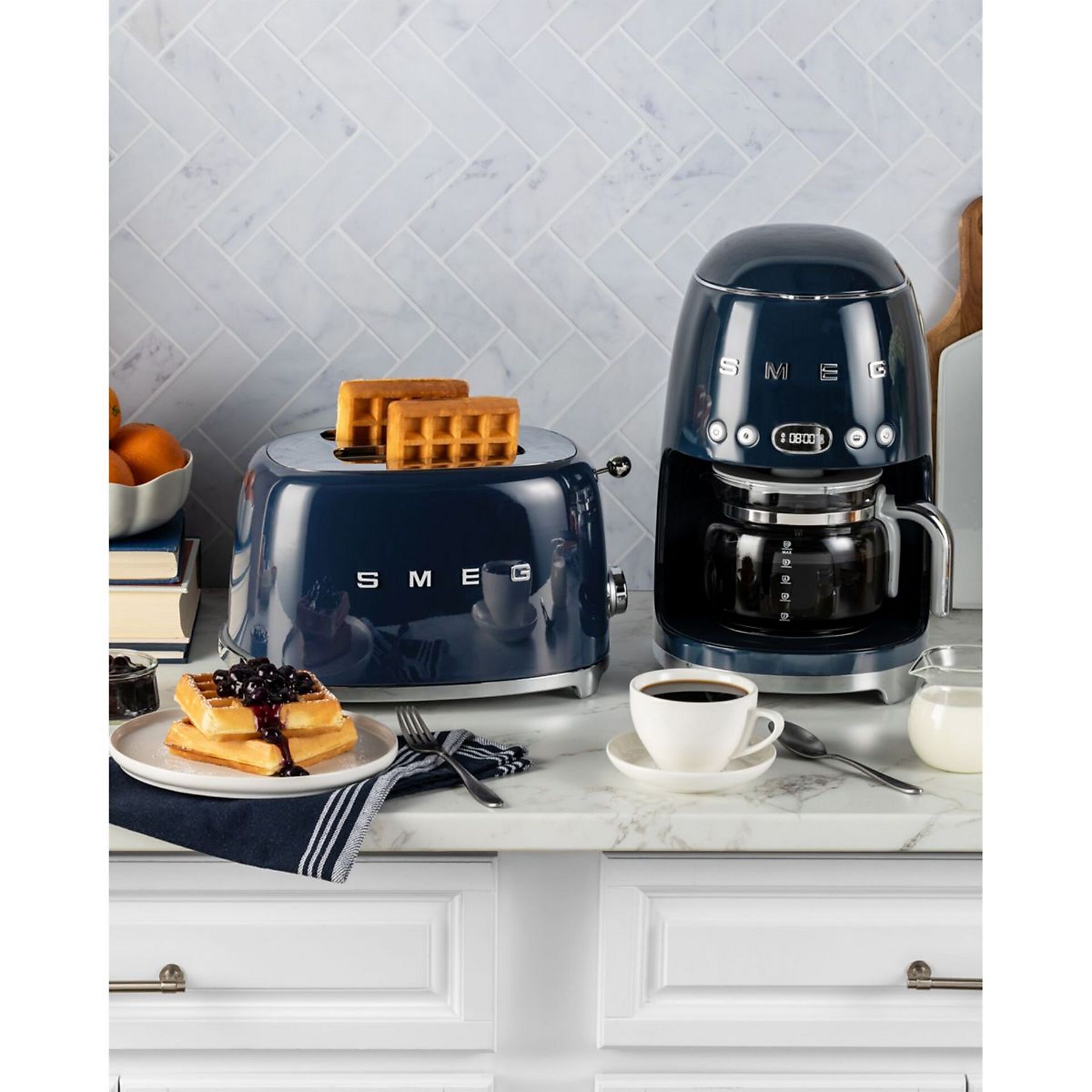 Smeg DCF02NBEU Filterkaffeemaschine Navy Blue 50s Style Jubiläumsaktion - 60 Monate Geräteschutz