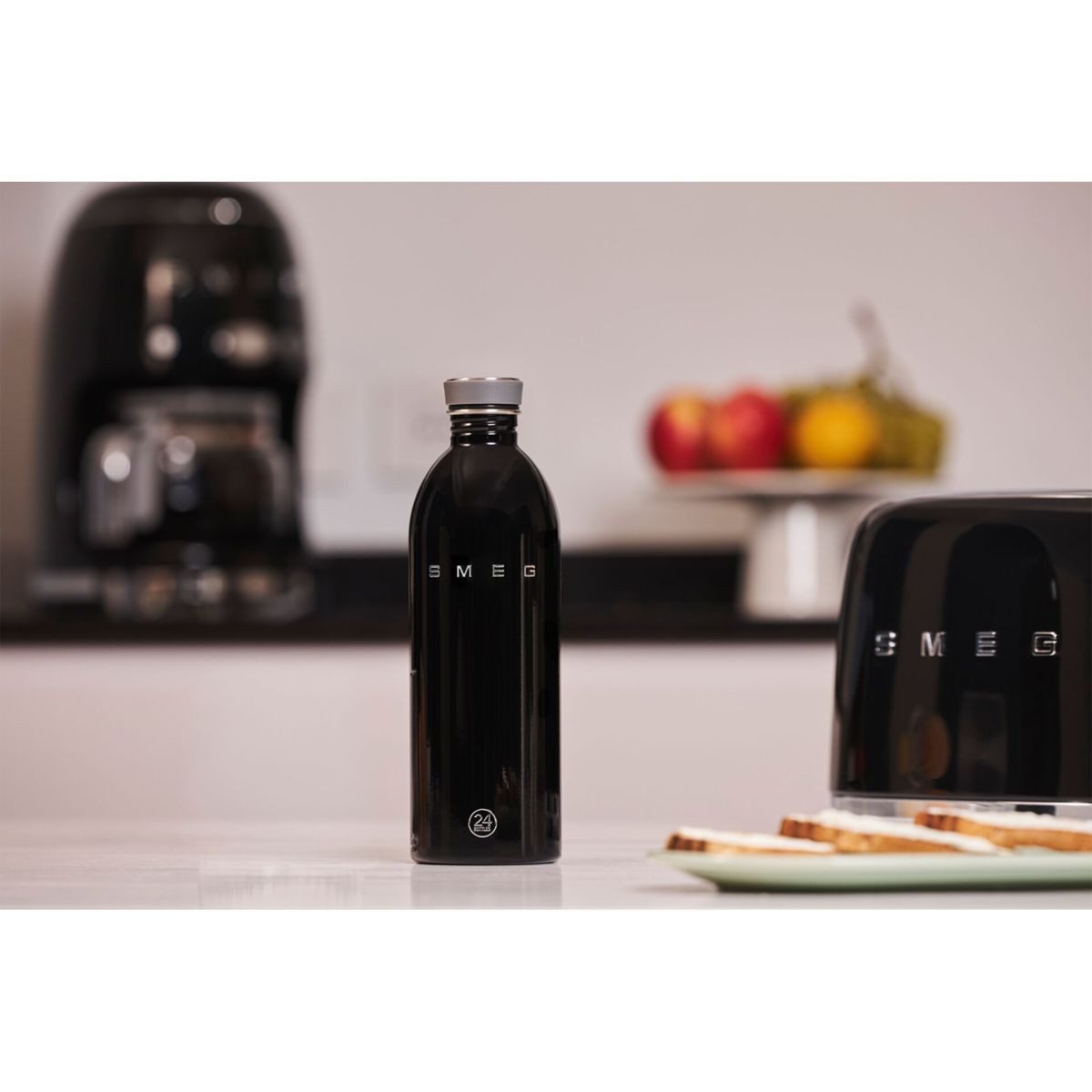 Smeg WBF02BL Edelstahlflasche 1 Liter Fassungsvermögen schwarz Aussteller