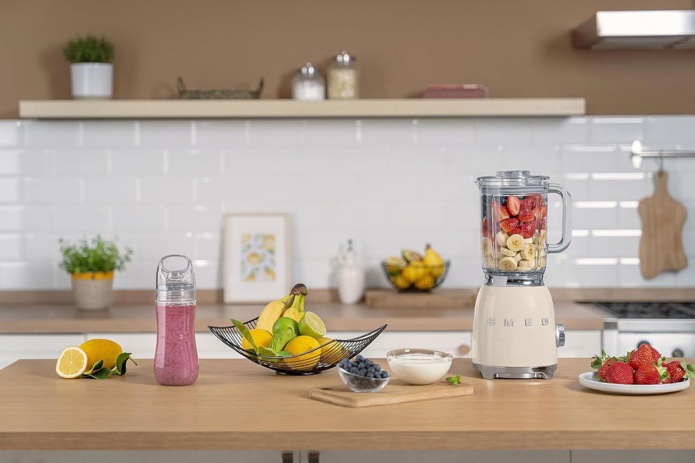 Smeg BLF03CREU Standmixer creme 50s Style Jubiläumsaktion - optionale 60 Monate Geräteschutz