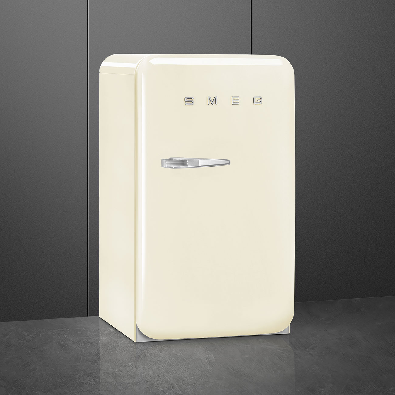 Smeg FAB10RCR6 Stand-Kühlschrank Rechtsanschlag Creme 50`s Style 2026 Modell Aussteller