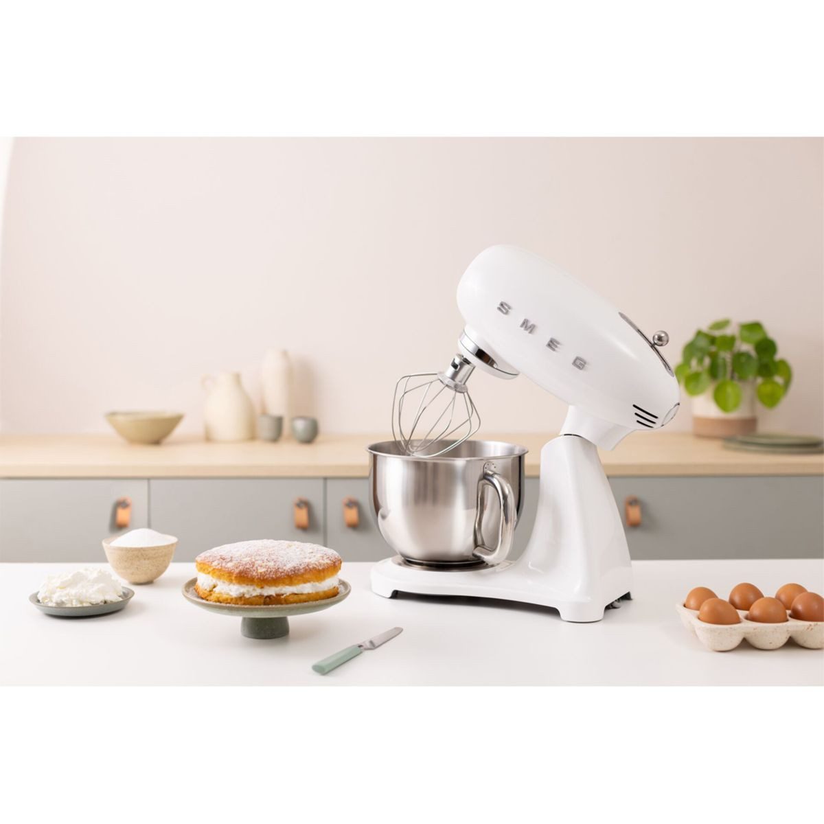 Smeg SMF05WHEU Küchenmaschine 50s Style Weiss,2026 Modell