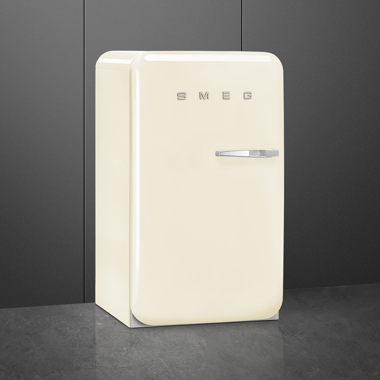Smeg FAB10LCR6 Stand-Kühlschrank Linksanschlag Creme 50`s Style 2026 Modell, EEK: D