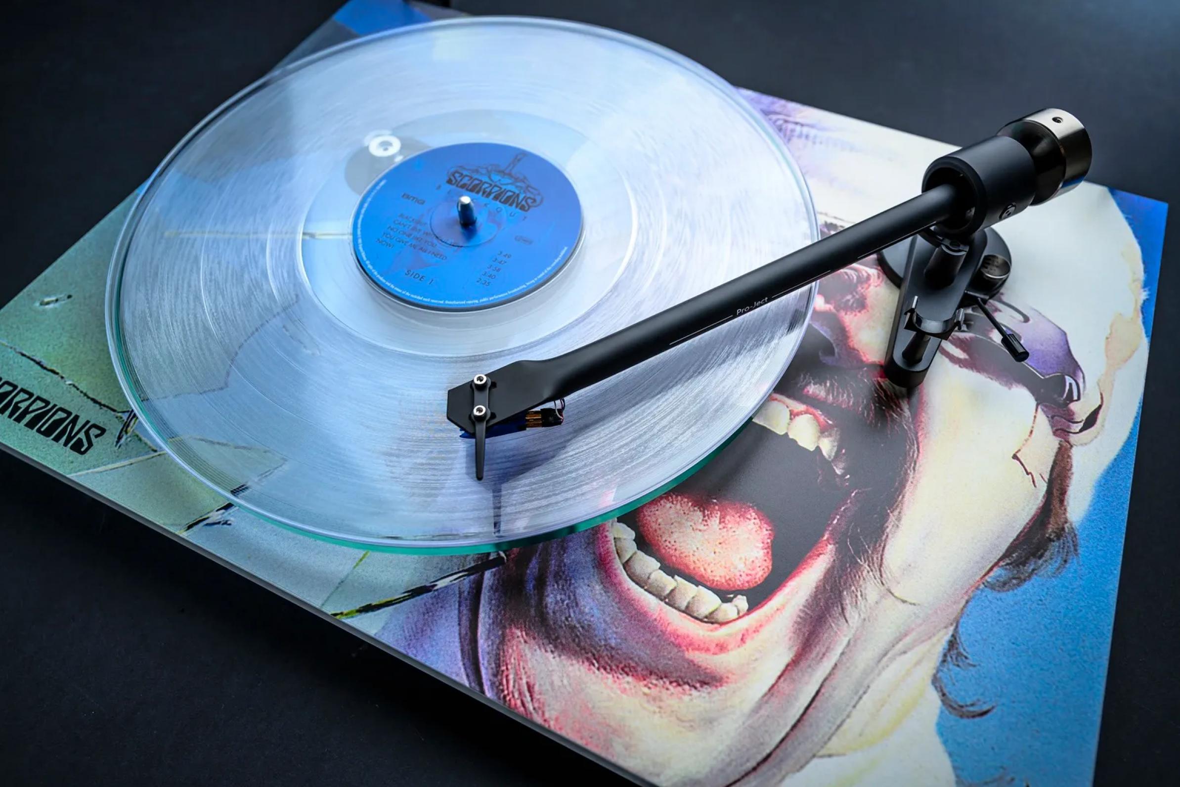 Pro-Ject Scorpions Turntable Blau
