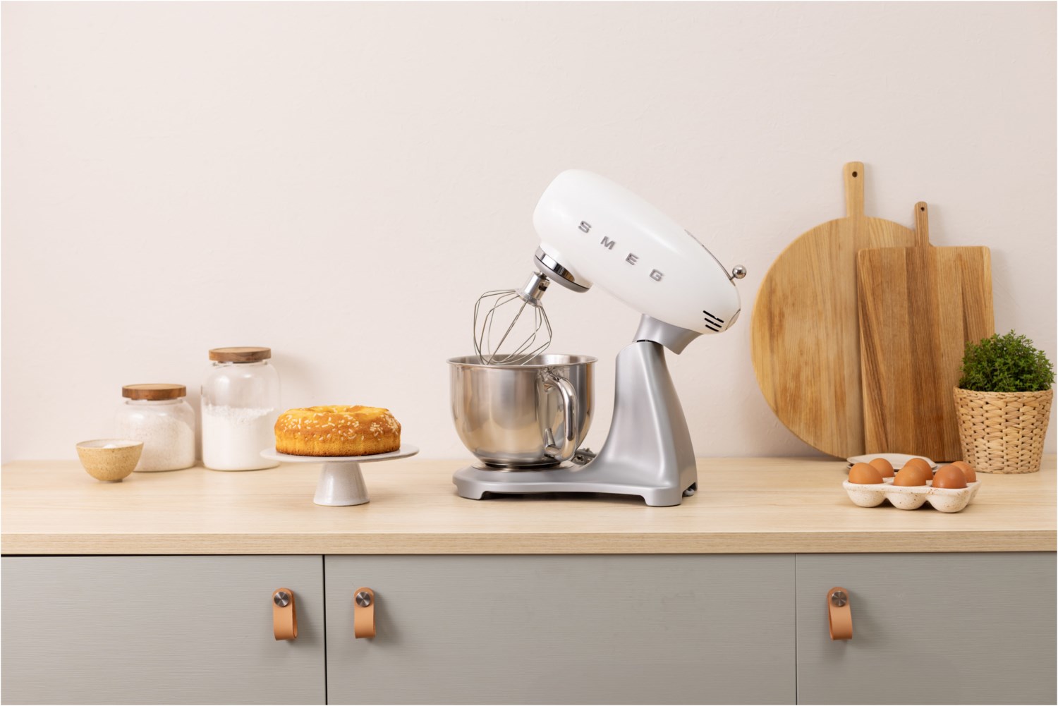Smeg SMF04WHEU Küchenmaschine Weiß 50s Style Jubiläumsaktion - 60 Monate Geräteschutz