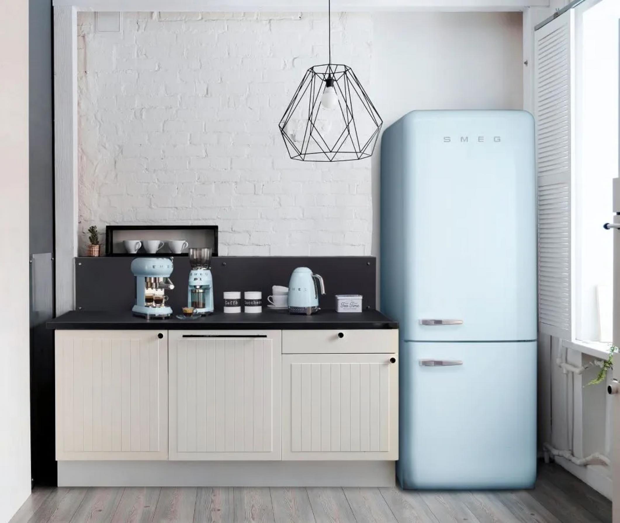 Smeg FAB32RPB6 Kühl-/Gefrierkombination Rechtsanschlag Pastellblau 50s Style, EEK: C