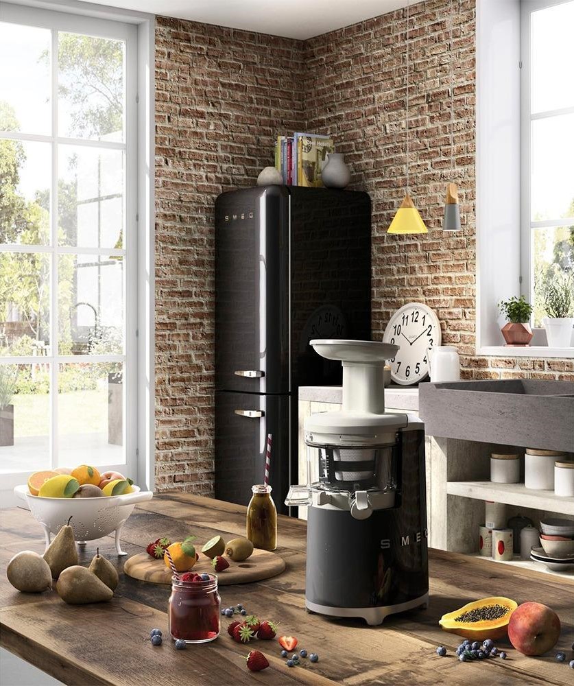 Smeg FAB32LBL5 Kühl-Gefrierkombination Linksanschlag Schwarz 50`s Style