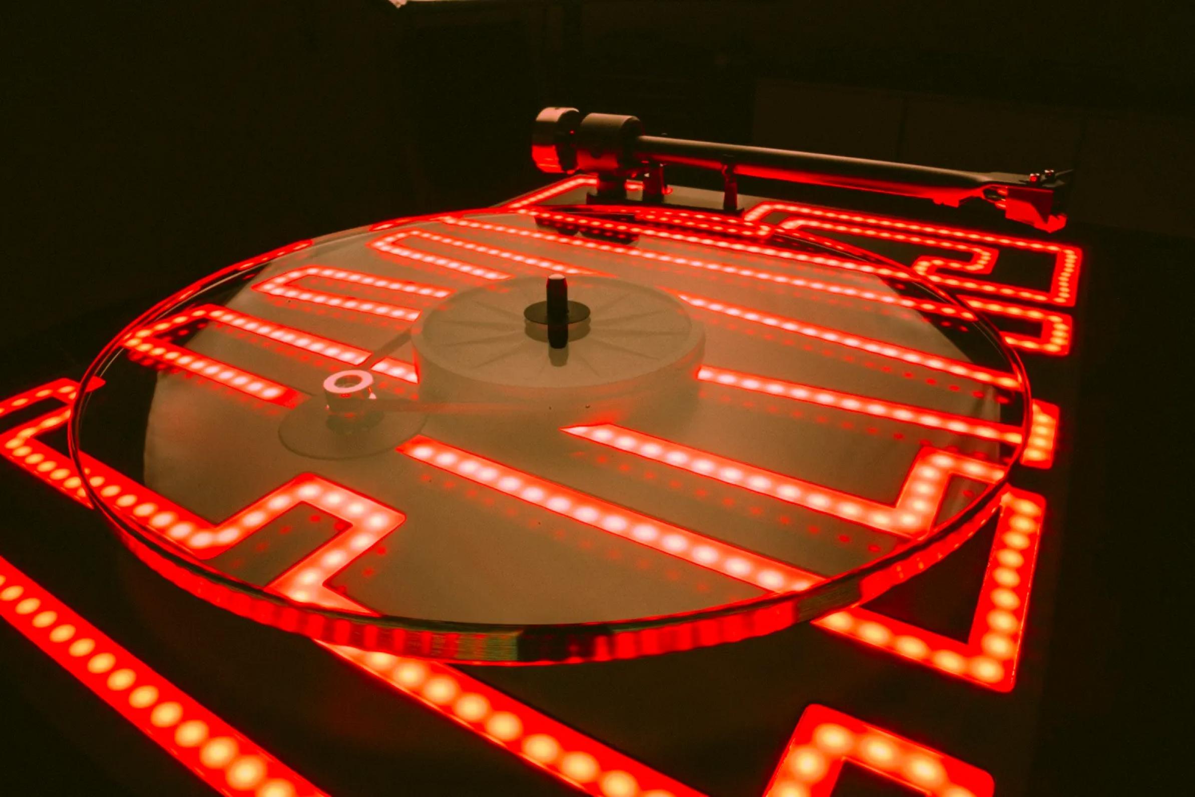 Pro-Ject Elvis Turntable Schwarz Rot