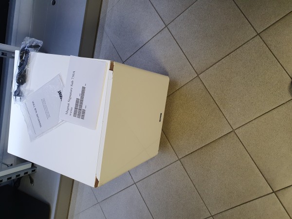 Magnat Signature Sub 730A weiss mit optischen Mängeln durch Transport